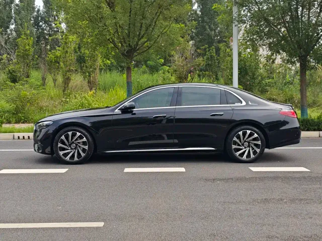 Mercedes-Benz E-Class — Фото автомобиля 2