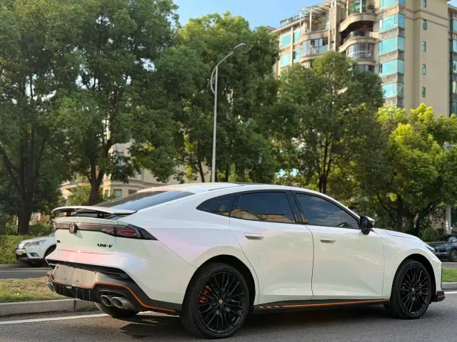 Changan UNI-V — Фото автомобиля 5