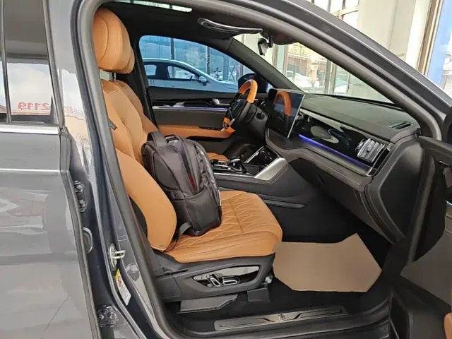 BYD Tang — Фото автомобиля 24