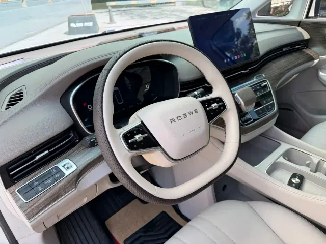 Roewe iMAX8 — Фото автомобиля 10