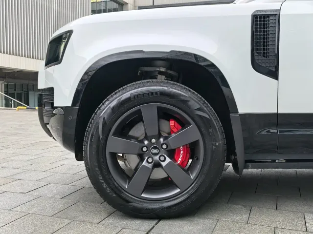 Land Rover Defender — Фото автомобиля 8
