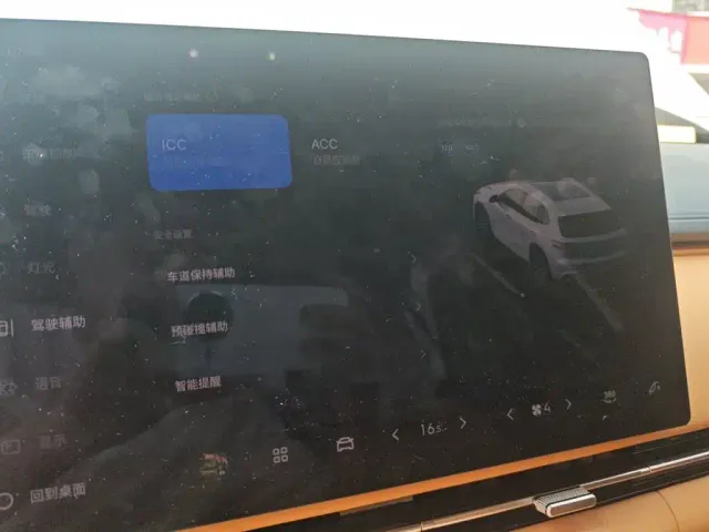 Geely Galaxy Starship 7 EM-i — Фото автомобиля 20