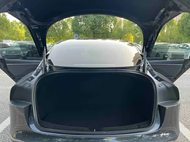 Tesla Model 3 — Фото автомобиля 18