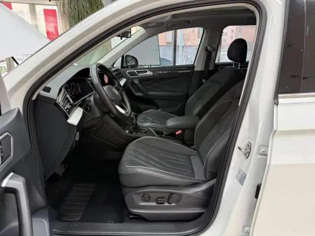 Volkswagen Tiguan L — Фото автомобиля 16