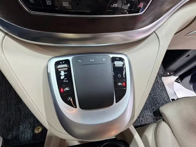 Mercedes-Benz V-Class — Фото автомобиля 22