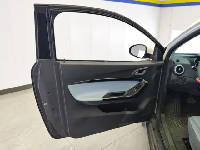 QQ New Energy Little Ant 2024 Youth Edition 251km True Love Version 23.99kWh — Фото автомобиля 7