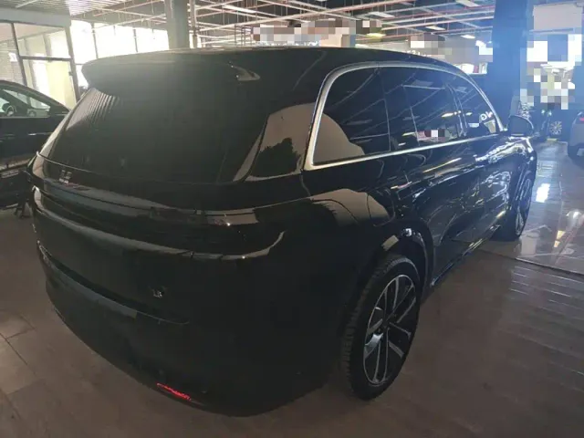 Li Auto L8 — Фото автомобиля 6
