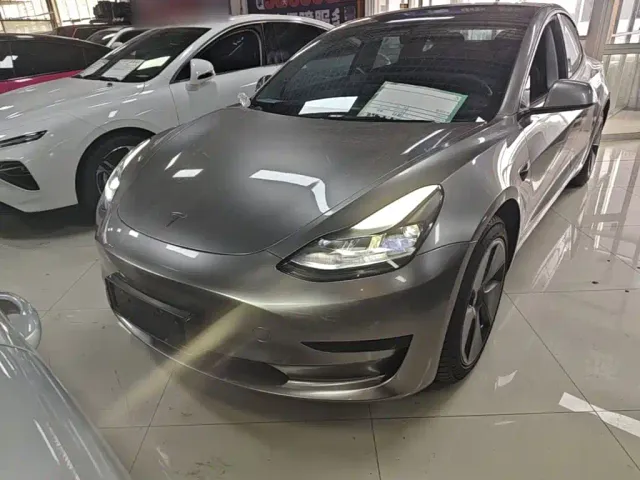 Tesla Model 3 — Фото автомобиля 2