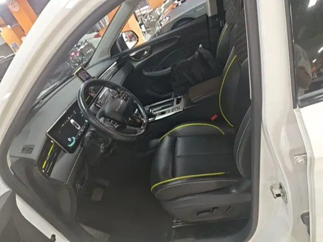 Roewe RX5 — Фото автомобиля 14