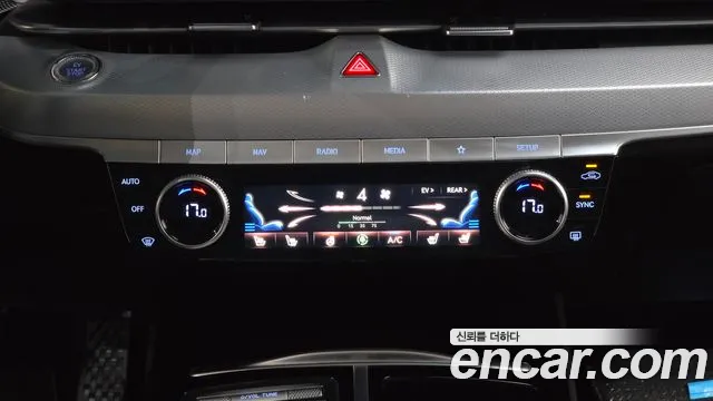 Genesis G80 Electrified G80 (RG3) — Фото автомобиля 23
