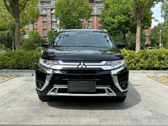 Mitsubishi Outlander — Фото автомобиля 2