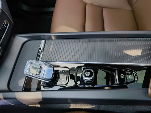Volvo XC60 — Фото автомобиля 13