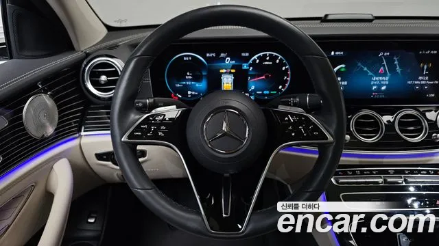 Mercedes-Benz E-Class — Фото автомобиля 11