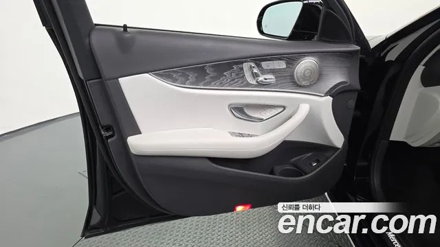 Mercedes-Benz E-Class — Фото автомобиля 13