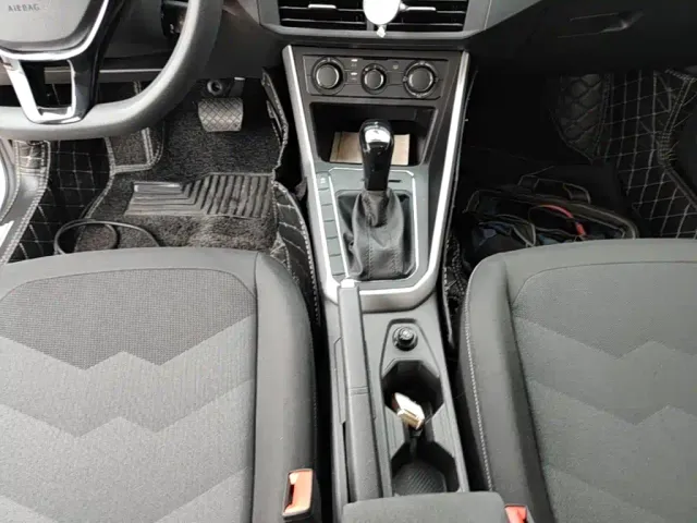 Volkswagen Polo — Фото автомобиля 13