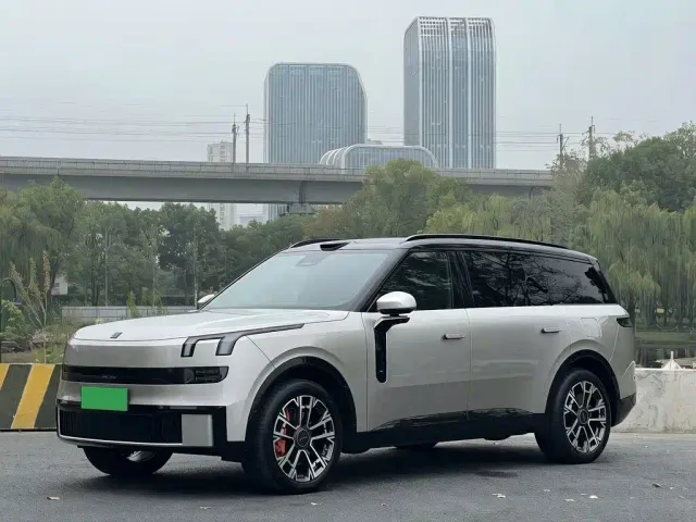 Фотография автомобиля — Lynk & Co 900