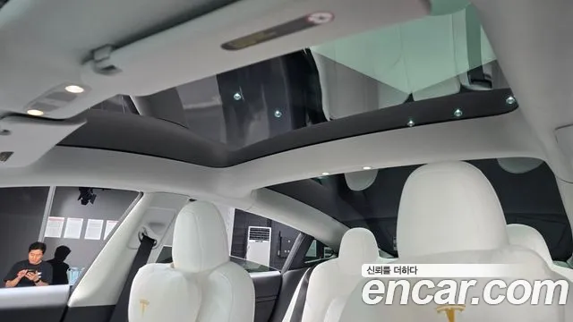 Tesla Model 3 — Фото автомобиля 22