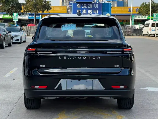 Leapmotor C10 — Фото автомобиля 8