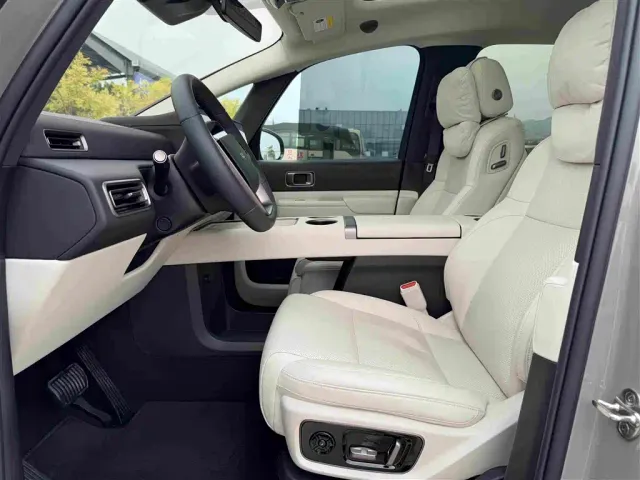 Li Auto MEGA — Фото автомобиля 4