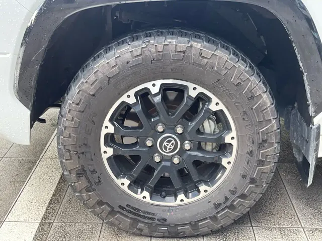 Toyota Sequoia — Фото автомобиля 15