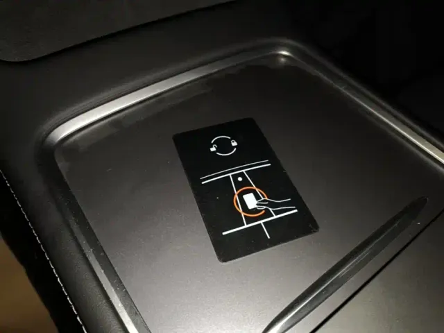 Tesla Model Y — Фото автомобиля 8
