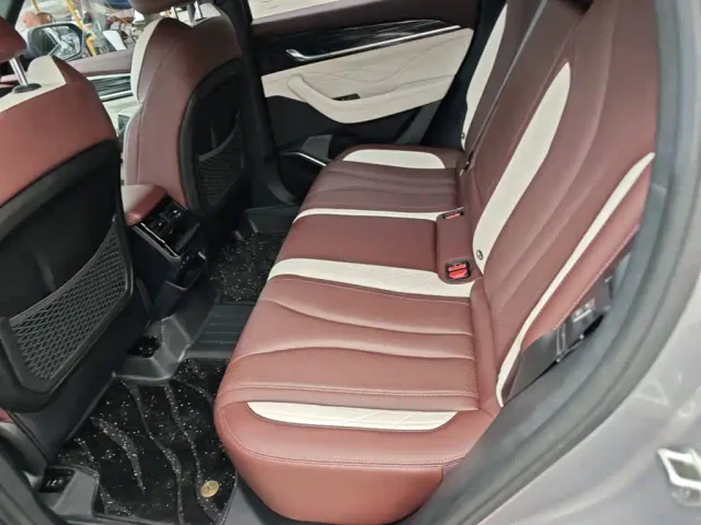 Geely Xingyue L — Фото автомобиля 16