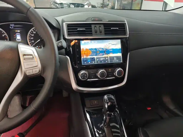 Nissan Tiida — Фото автомобиля 8