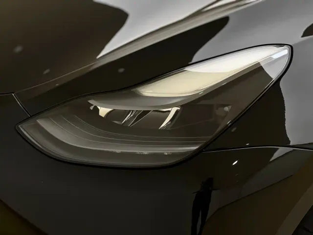 Tesla Model Y — Фото автомобиля 5