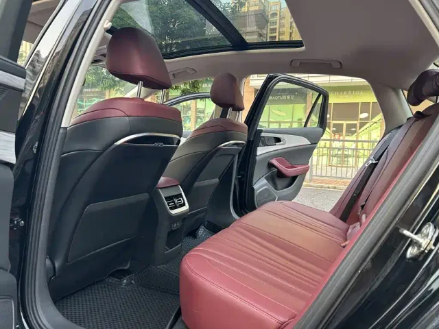 Hongqi H5 — Фото автомобиля 12