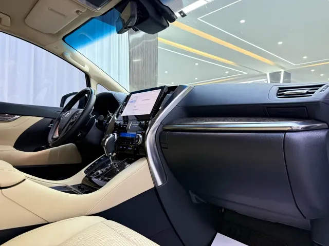 Toyota Alphard — Фото автомобиля 13