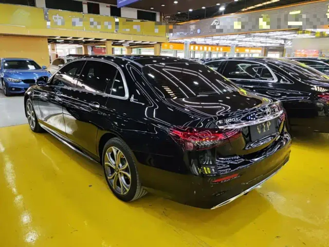 Mercedes-Benz E-Class — Фото автомобиля 20