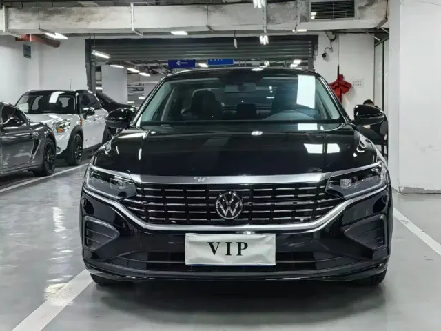 Volkswagen Passat — Фото автомобиля 2