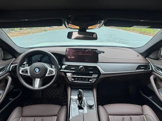 BMW 5 Series — Фото автомобиля 12