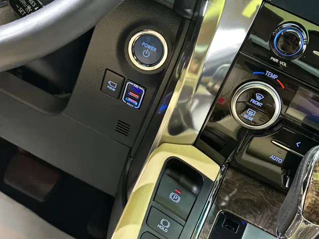 Toyota Alphard — Фото автомобиля 28