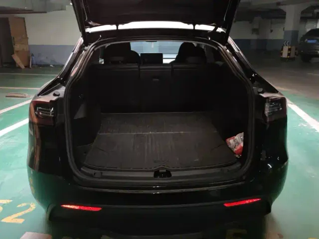Tesla Model Y — Фото автомобиля 4