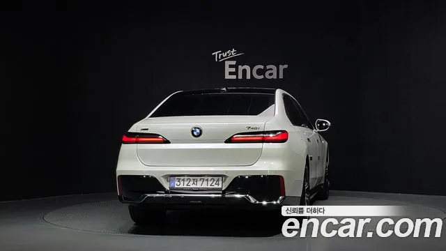 BMW 7 Series G70 — Фото автомобиля 4
