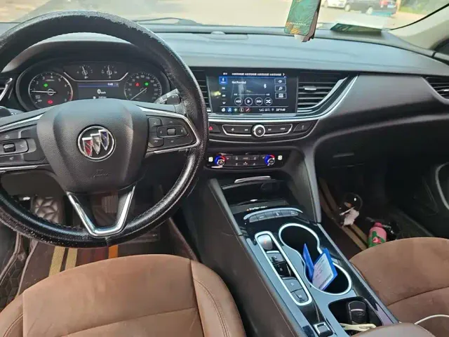 Buick Regal — Фото автомобиля 12