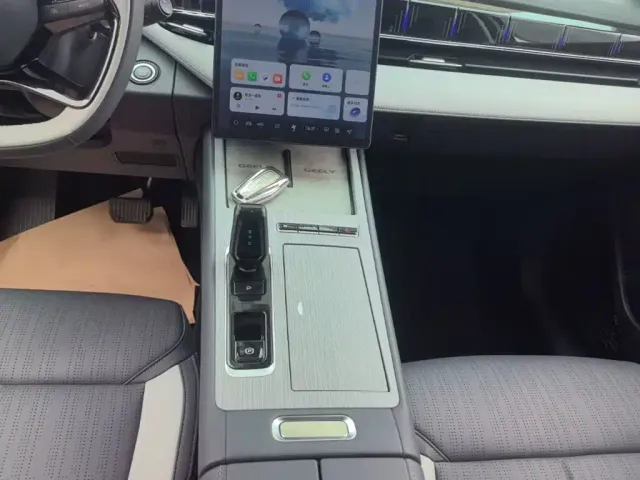 Geely Boyue L — Фото автомобиля 13