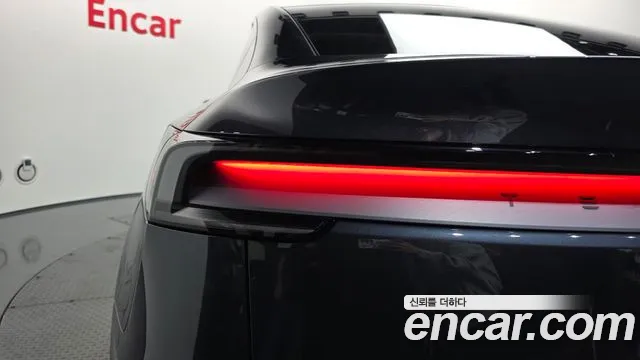 Tesla Model Y — Фото автомобиля 23