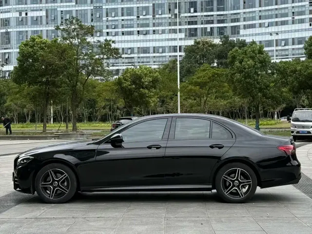 Mercedes-Benz E-Class — Фото автомобиля 5