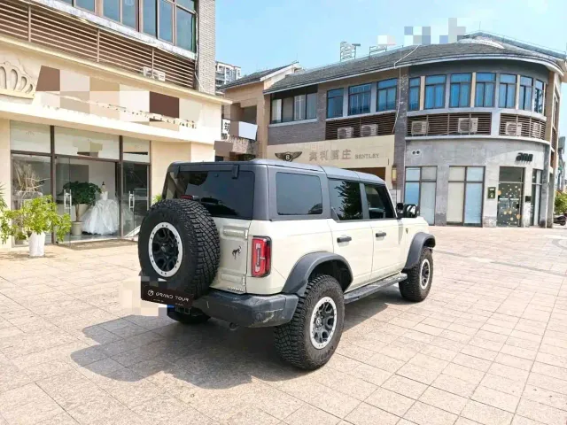 Ford Bronco — Фото автомобиля 9