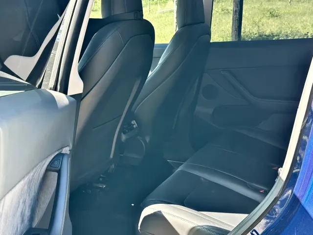Tesla Model Y — Фото автомобиля 8