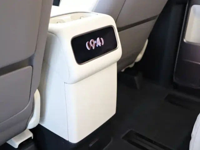Li Auto MEGA — Фото автомобиля 12