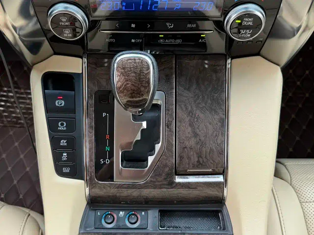 Toyota Vellfire — Фото автомобиля 7