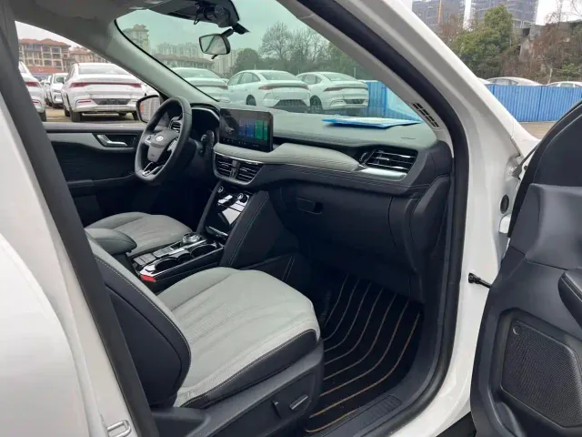 Ford Escape — Фото автомобиля 13