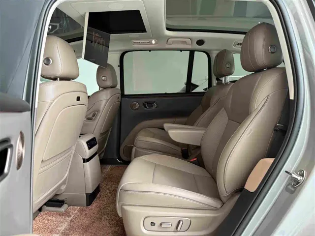 Li Auto i8 — Фото автомобиля 20