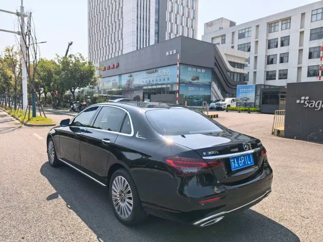 Mercedes-Benz E-Class — Фото автомобиля 6
