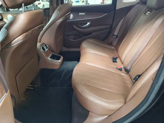 Mercedes-Benz E-Class — Фото автомобиля 7