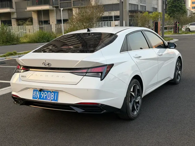 Hyundai Elantra — Фото автомобиля 5