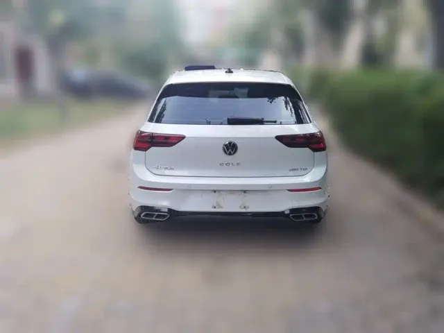 Volkswagen Golf — Фото автомобиля 3